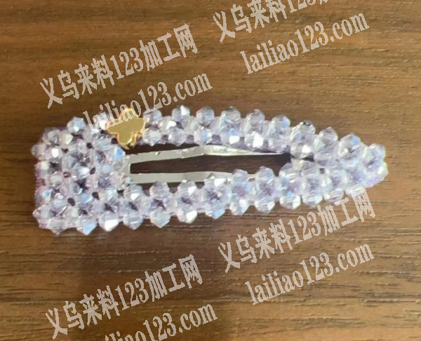 大量手工绕布条，穿珠子编织，发夹的加工订