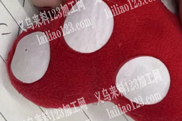 毛绒布上面印花外发加工，如图，属于胶印的