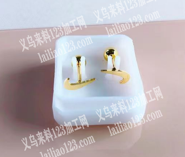 跨境大量塑料包装盒耳钉盒订单，注塑的，附