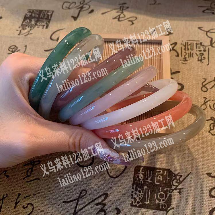 大量玻璃手镯订单，寻找工厂。，如图，