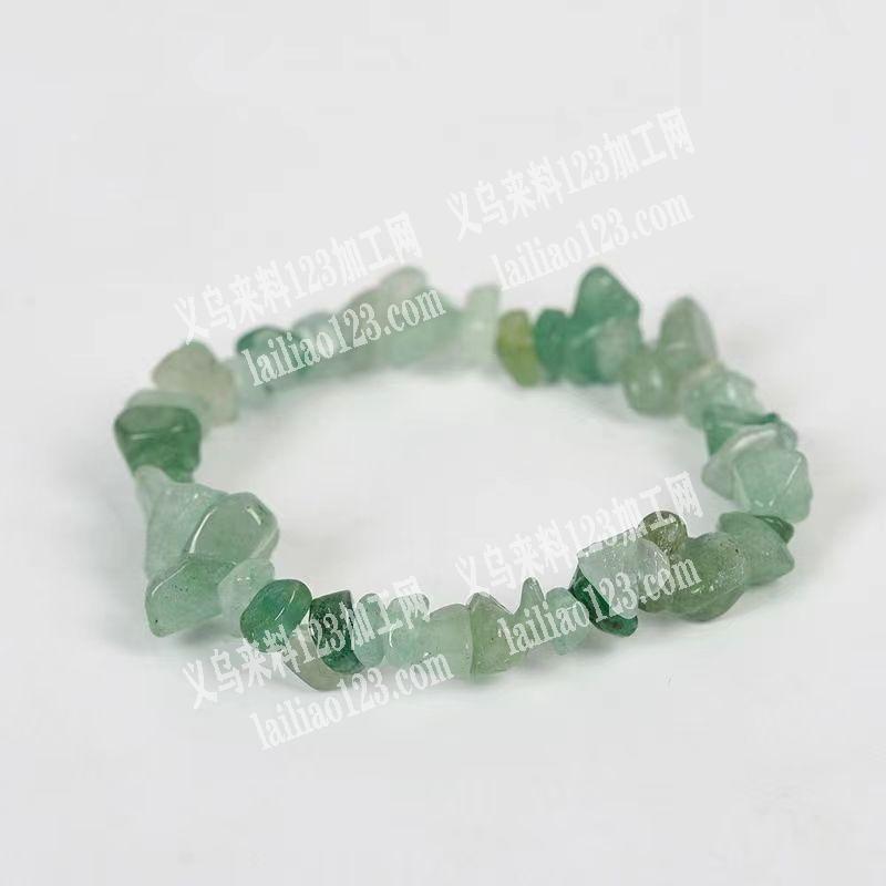 这个穿碎石手链的手工活，外发加工。只管加