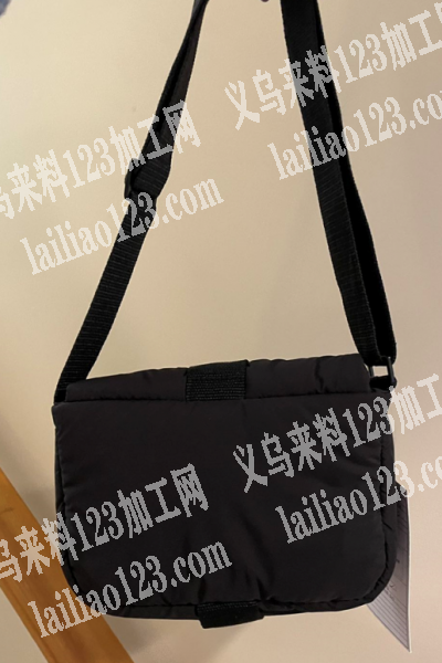 如图羽绒尼龙小手提包订单，寻找会做这个包