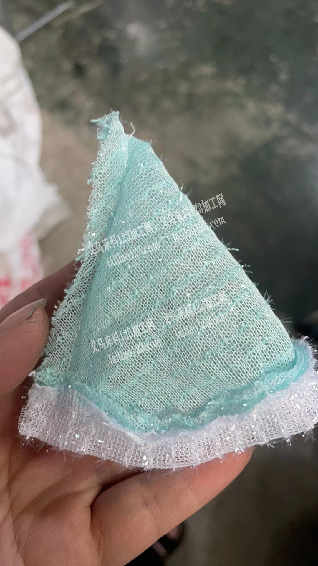 20万圣诞帽平车活外发加工，如图，分批做