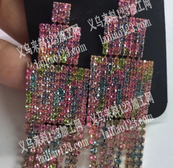 爪链耳环上面喷漆外发加工，渐变色的喷漆，