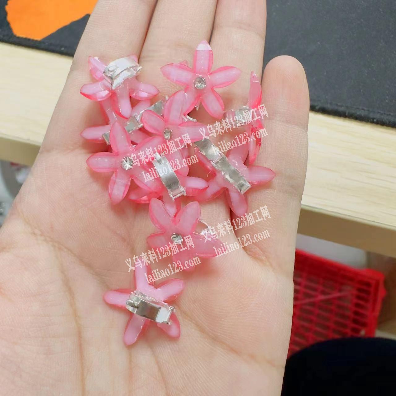 老板委托寻找：寻找这个小花的厂家，有货的