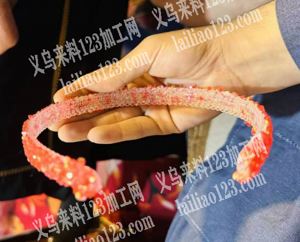 注塑订单，如图，塑料头扣底板寻找工厂，请