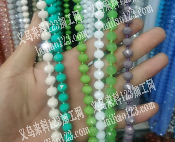穿珠子+打结的手工活外发，如图，这样的，