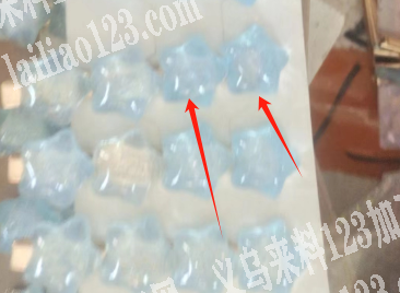 发夹上面粘配件，点配件手工活外发加工，寻