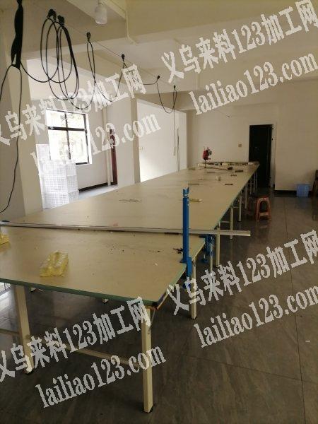 转让新裁剪桌一套，有需要的联系，地址：东阳市江北街道塘里路2