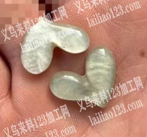 大量桃心树脂配件订单，如图，寻找厂家，请