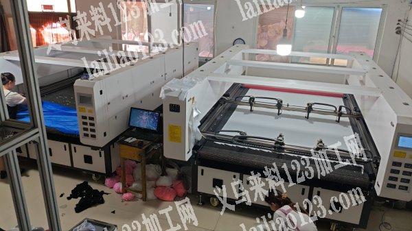承接各种毛绒玩具，宠物毛绒玩具，裁料，绣花，平车加工