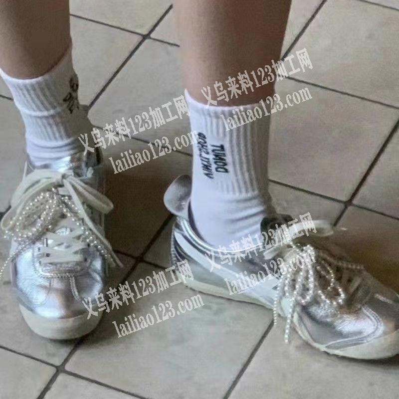 穿米珠编织的手工活，如图，寻找会做这个鞋