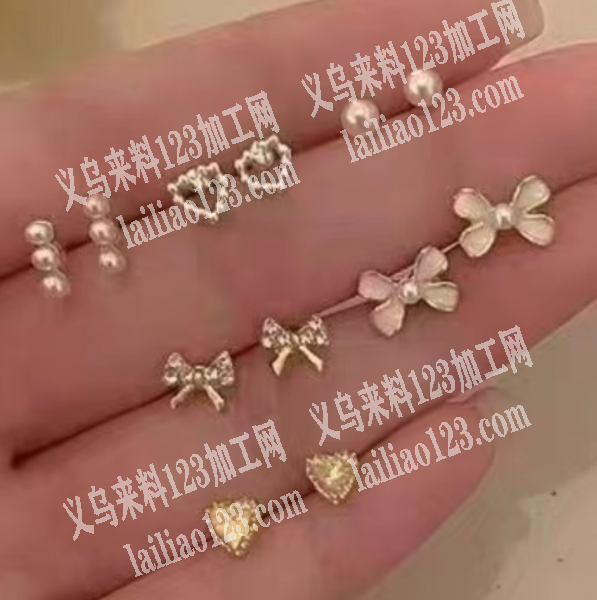 大量小耳钉套装订单，寻找厂家，如图，有货