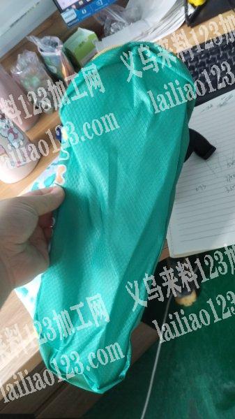 老板委托寻找：公司如图游泳包外发加工，纯