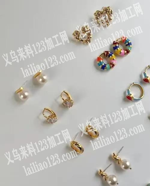 压耳针外发加工，如图，寻找刺马针。压针的