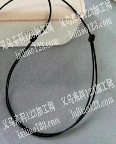 编织打结项链的手工活，如图，寻找手工活加