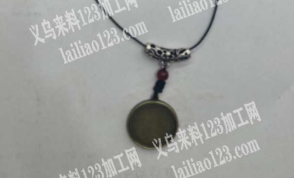 编织打结项链的手工活，如图，寻找手工活加