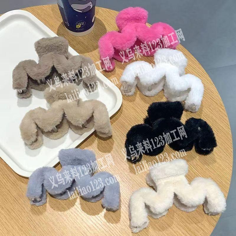 大量手工活外发加工，如图，抓夹上面粘毛条