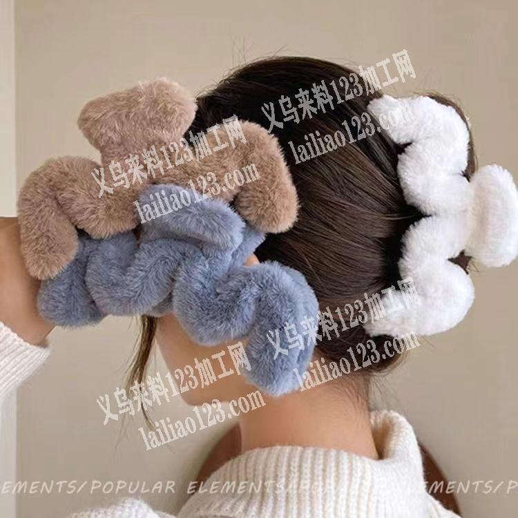 大量手工活外发加工，如图，抓夹上面粘毛条
