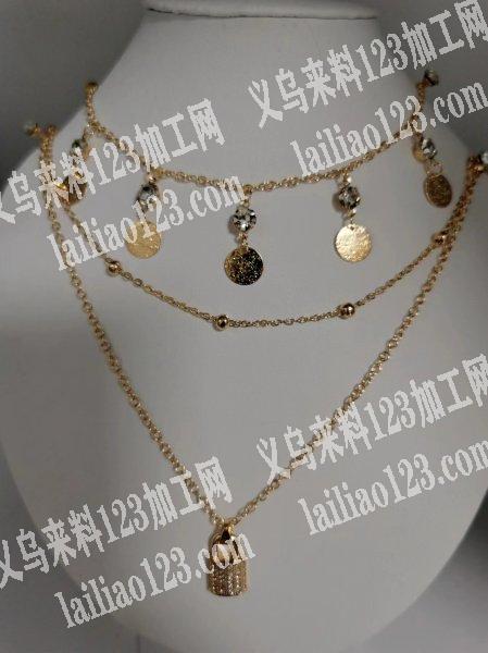 《发外地做》。长期有项链挂圈的手工活外发