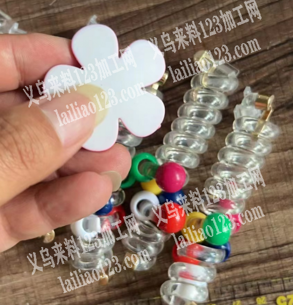 电话线发圈上面粘胶粘配件的手工活外发，寻