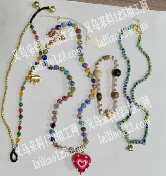 《发外地》项链手链穿珠子的手工活，如图，