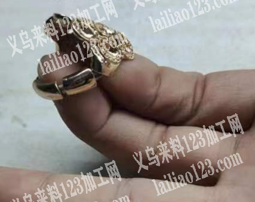 这个戒指是弹力线穿的，寻找会穿弹力线的加