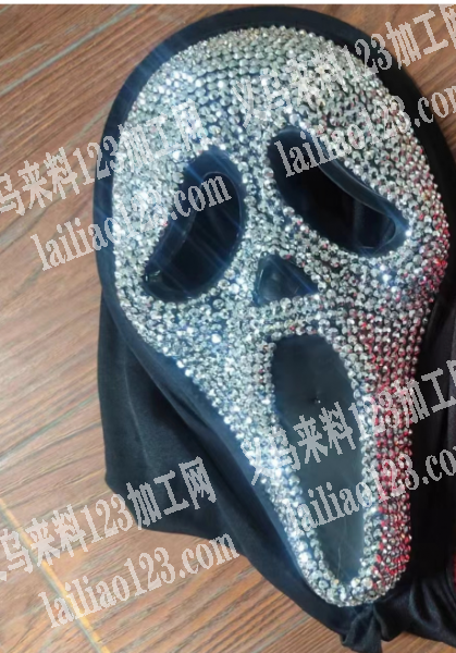 万圣节面具上面点钻外发，如图，寻找点平底