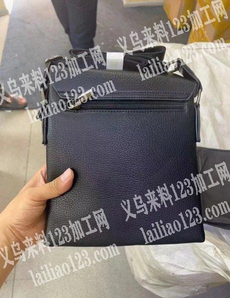 商贸城****店面，寻找箱包工厂如图，做