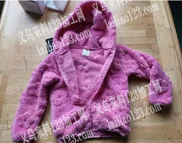 如图60000毛绒外套服装外发加工，发江
