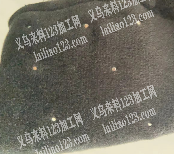 手套上面钉钻外发加工，附图片。有打扣的工