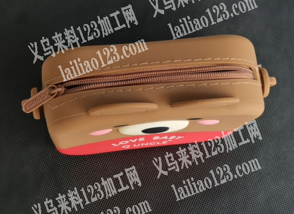 《包工包料，箱包订单外发》附图片。硅胶包