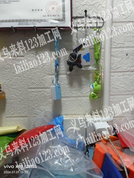 专业钥匙扣挂圈打铆钉组装包装