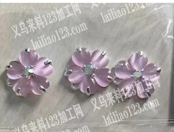 大量手工活外发，如图，夹配件的手工活，这