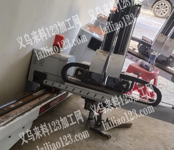 转让：两台8成新五轴机械手出售，有需要联