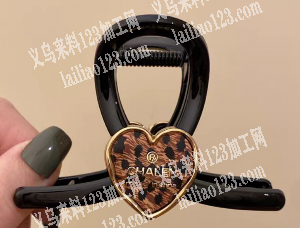 老板委托寻找：印花外发加工，如图，附图片