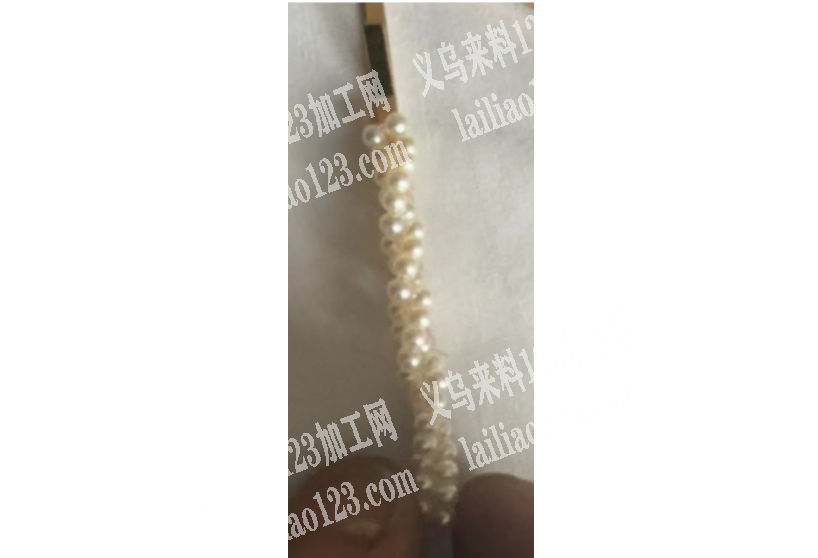 鱼线穿米珠编织在发夹上面，量不大，会做的