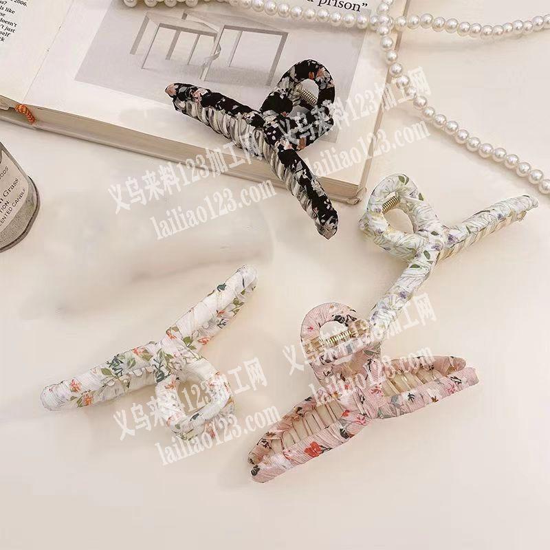 《外发手工活》如图，饰品的简单手工活，