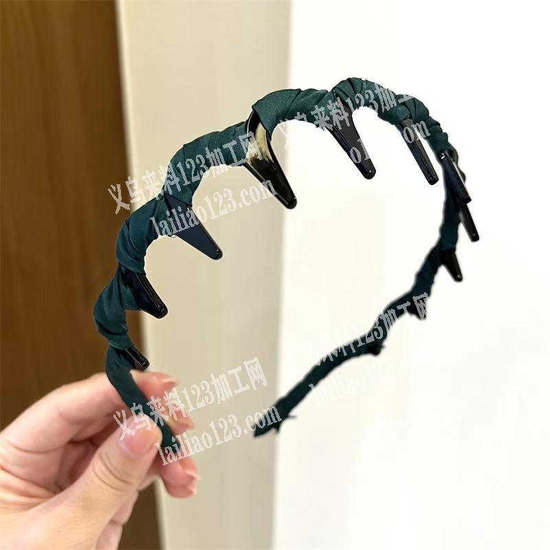 大量手工活，这样的，缠绕布条的，发箍上面