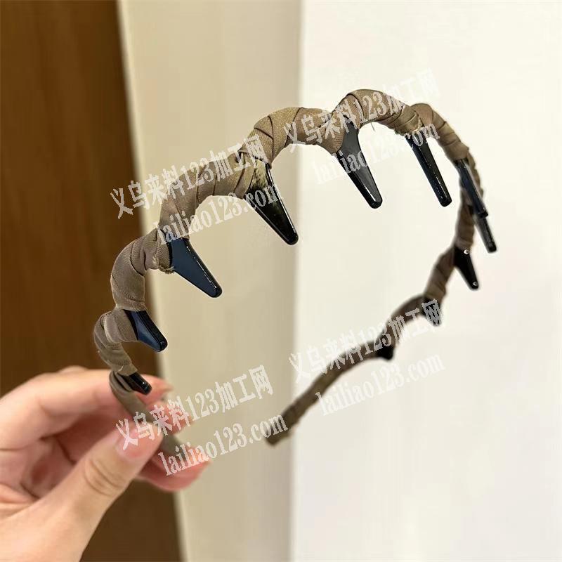 大量手工活，这样的，缠绕布条的，发箍上面