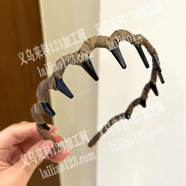 大量手工活外发加工，这个头箍上面绕这个布