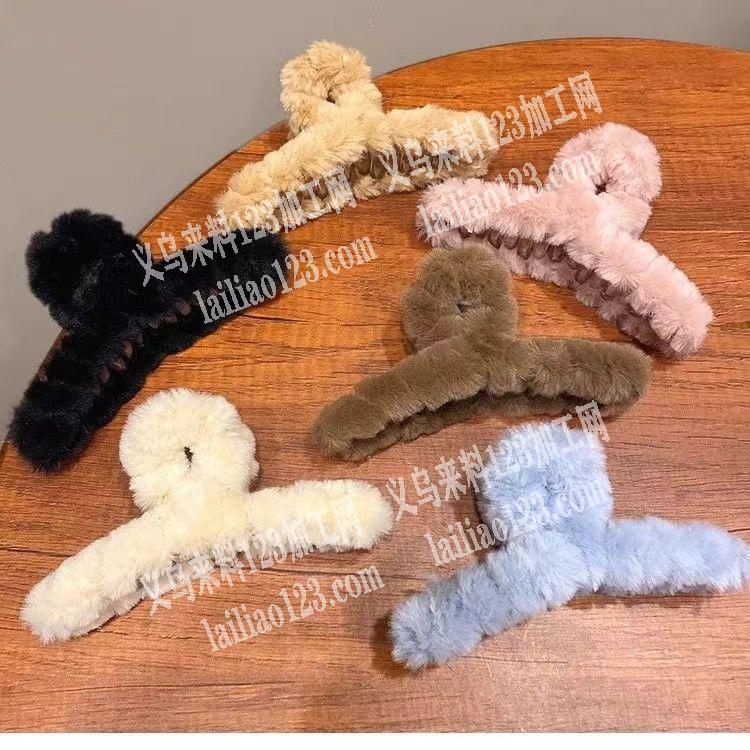 抓夹绕毛绒条的手工活，绕圈的手工活外发，