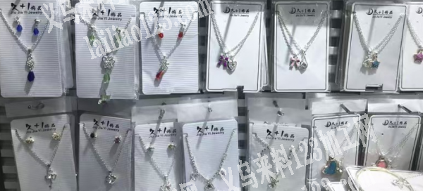 项链手工活外发加工，如图，简单的挂圈类的