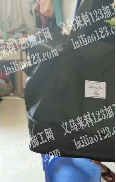 三千个黑色旅行包准备处理