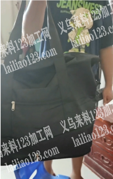 三千个黑色旅行包准备处理