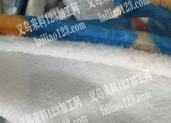 《发浦江》我厂有毛毯，双针机卷边外发加工