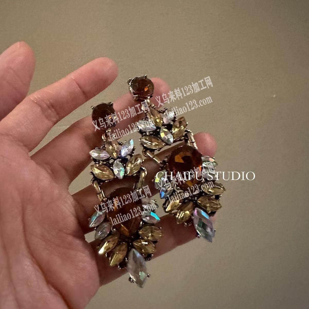 大量耳环粘钻粘配件的手工活外发，发外地做