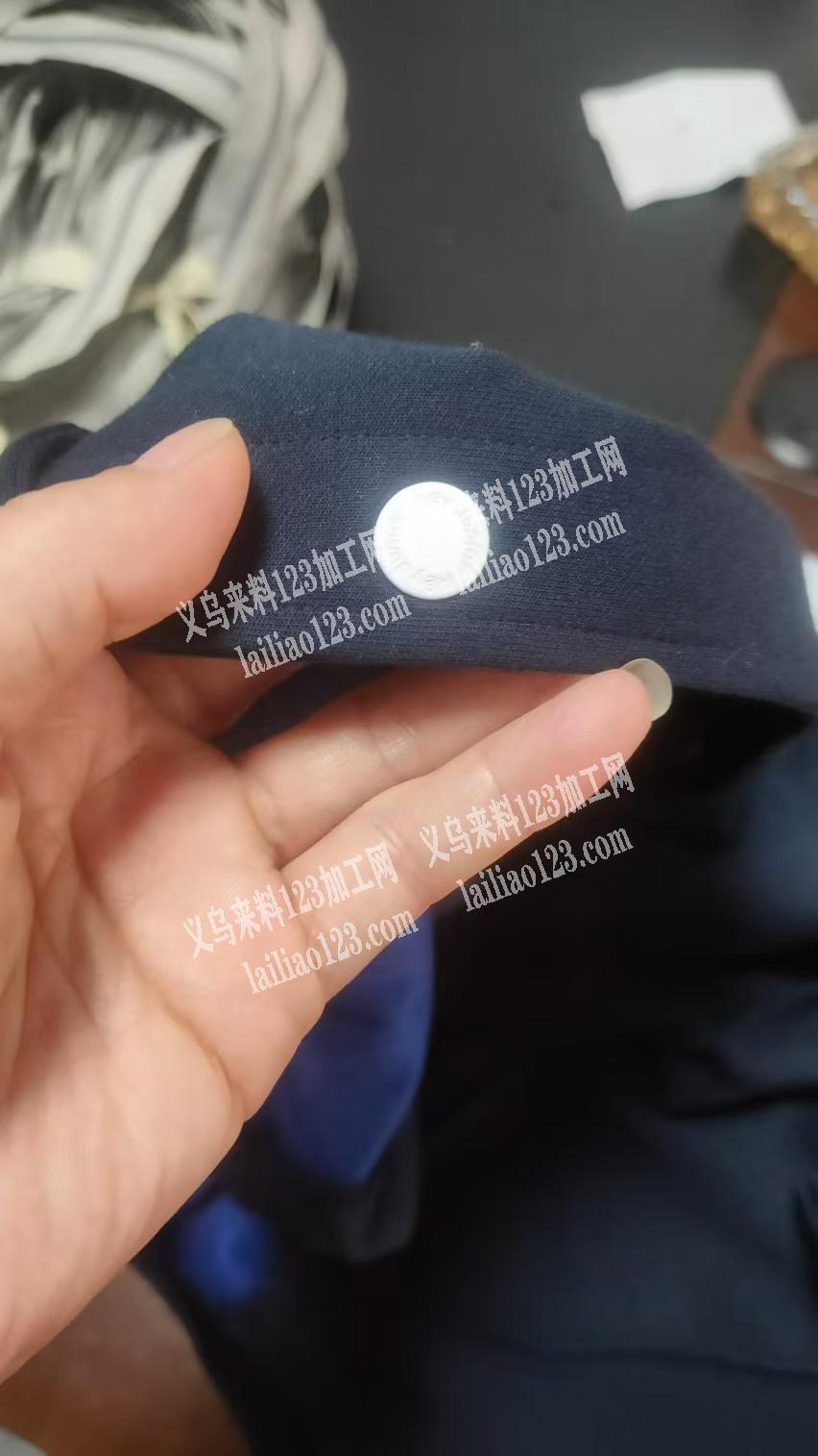42万粒，打扣外发，如图，四合扣拆下来，