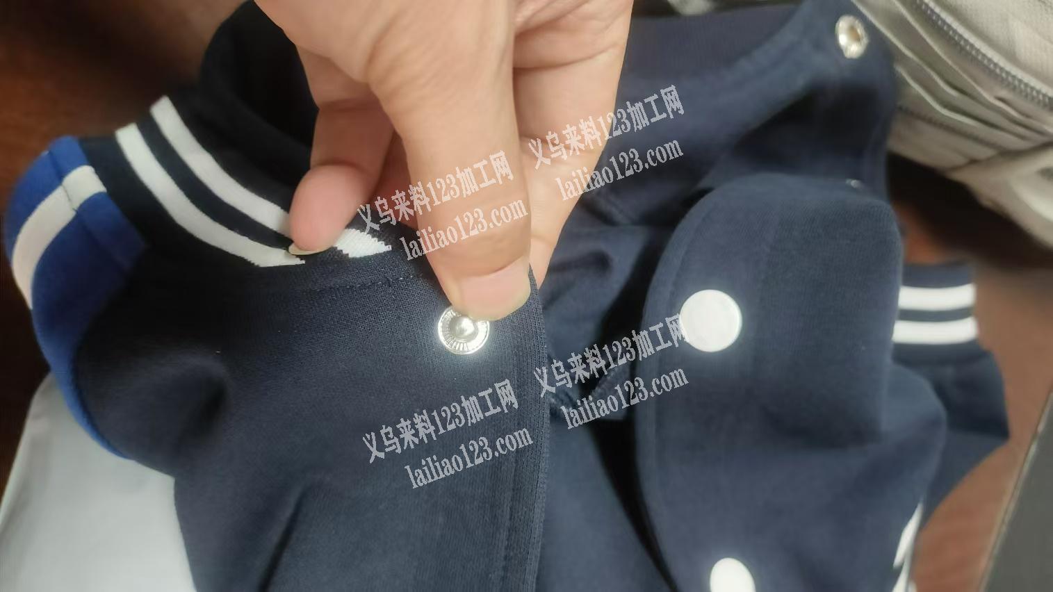 42万粒，打扣外发，如图，四合扣拆下来，