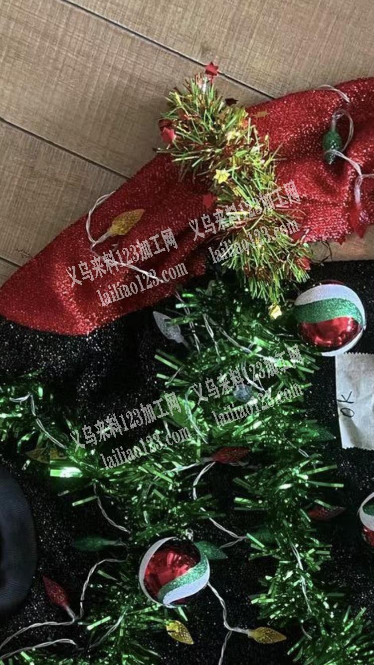 公司有手工活外发，圣诞衣服上面打胶枪缝球